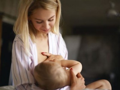 Ulewanie u niemowląt, a refluks – czym się objawia i jak odróżnić?