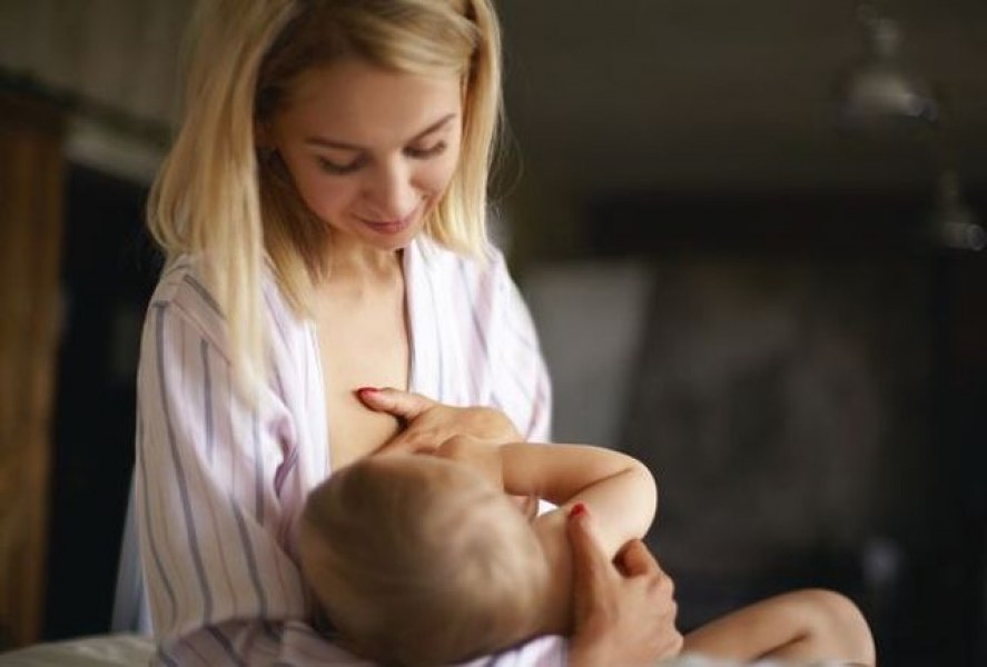 Ulewanie u niemowląt, a refluks – czym się objawia i jak odróżnić?
